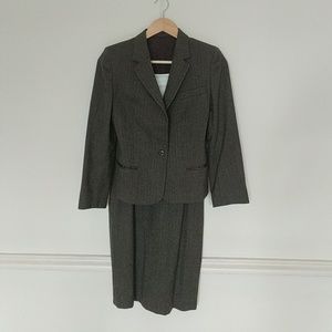 Sophisticated brown wool suit